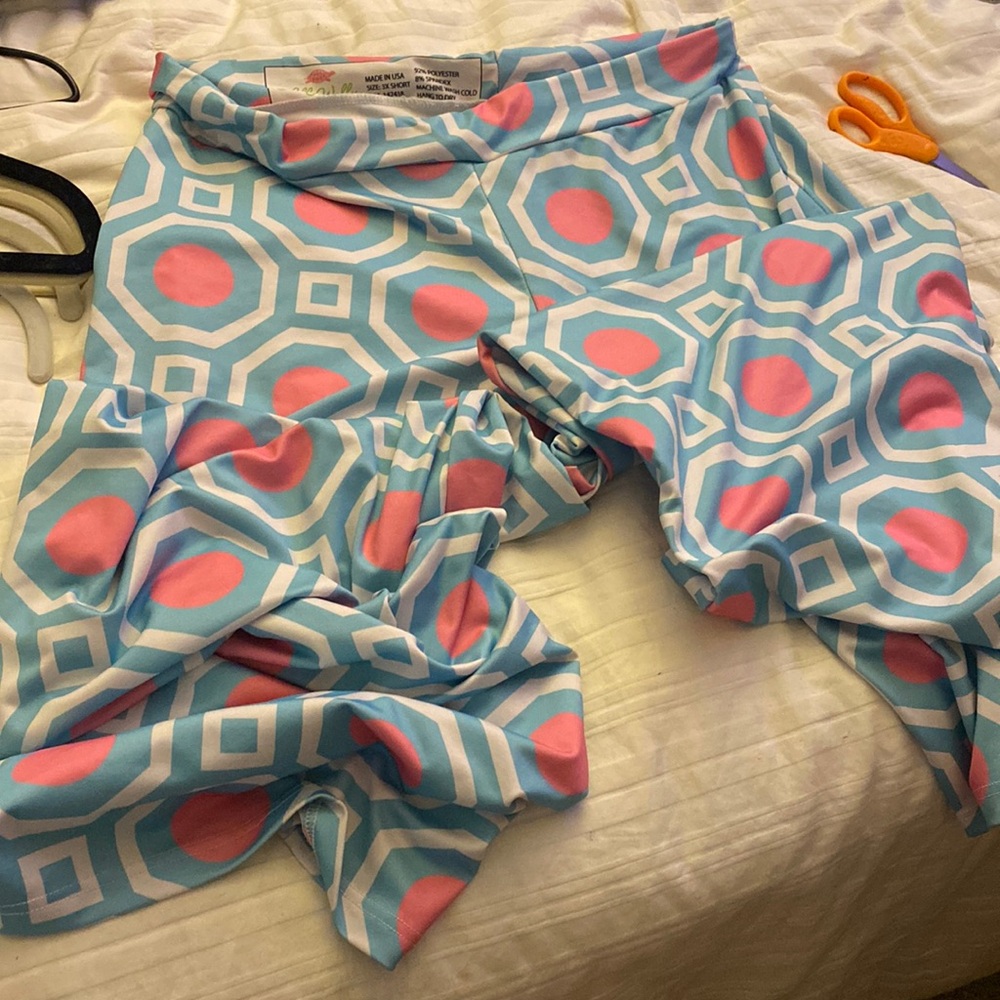 3X short pants! Blue, white & pink colors. Wide leg